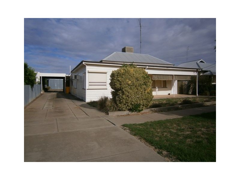 42 Jamouneau Street, Warracknabeal VIC 3393
