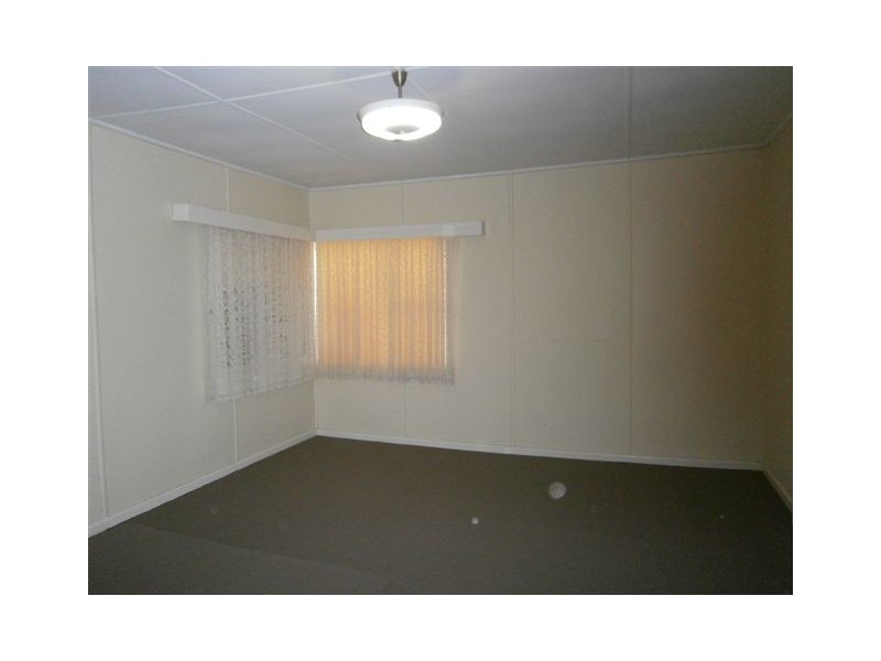 42 Jamouneau Street, Warracknabeal VIC 3393