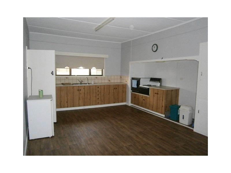 42 Jamouneau Street, Warracknabeal VIC 3393