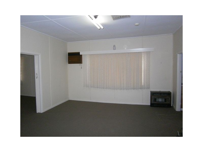 42 Jamouneau Street, Warracknabeal VIC 3393