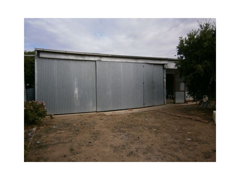 42 Jamouneau Street, Warracknabeal VIC 3393