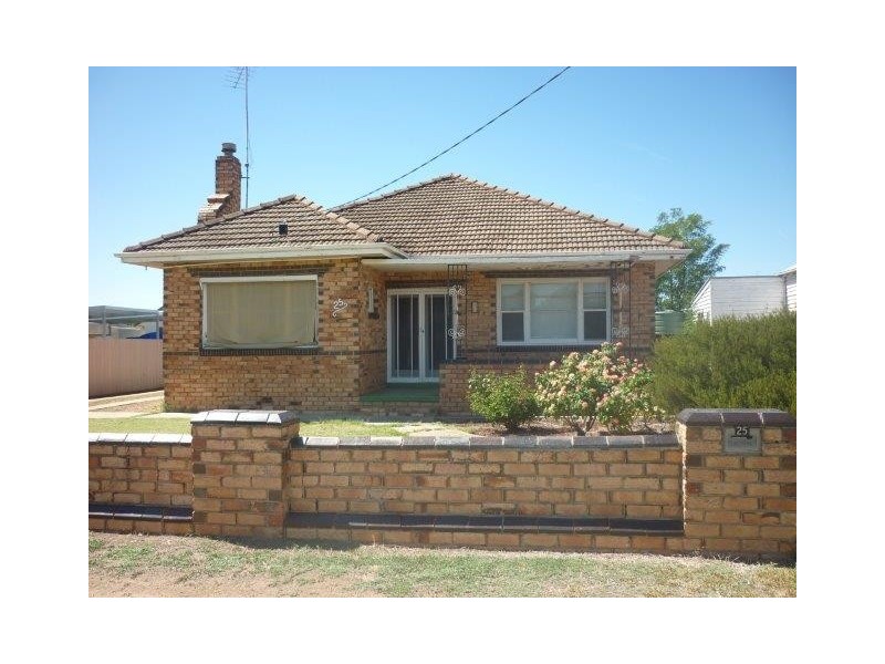 25 Devereux Street, Warracknabeal VIC 3393