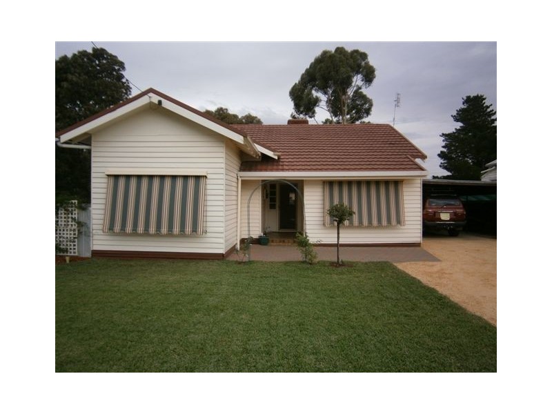 8 Craig Avenue, Warracknabeal VIC 3393