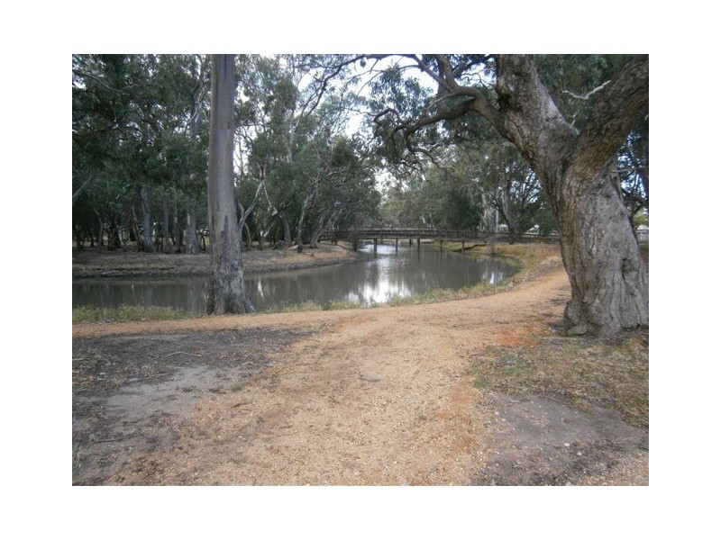 8 Craig Avenue, Warracknabeal VIC 3393