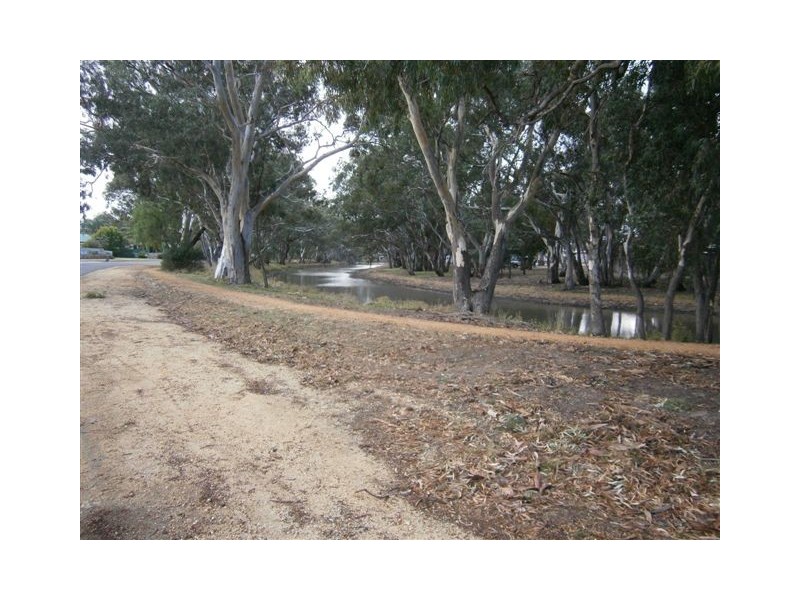 8 Craig Avenue, Warracknabeal VIC 3393