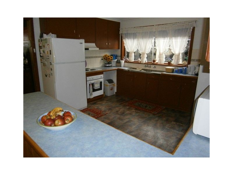 8 Craig Avenue, Warracknabeal VIC 3393