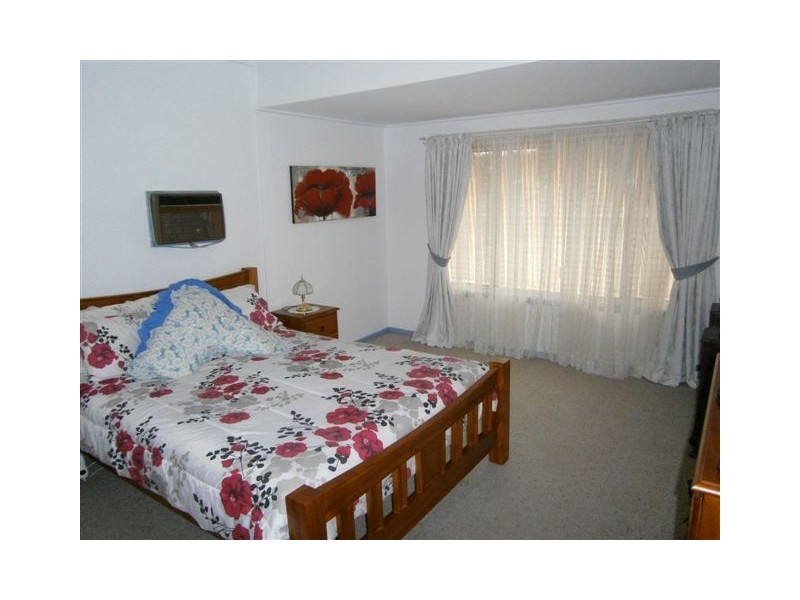 8 Craig Avenue, Warracknabeal VIC 3393