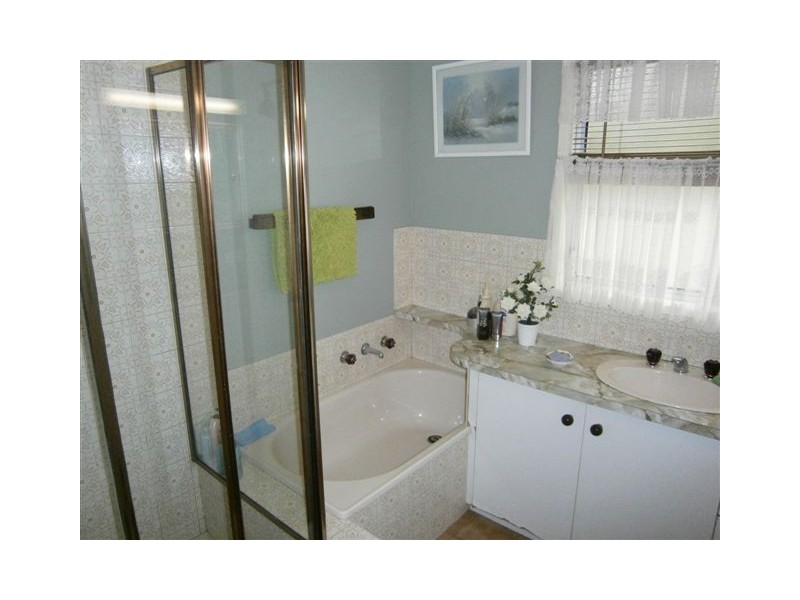 8 Craig Avenue, Warracknabeal VIC 3393