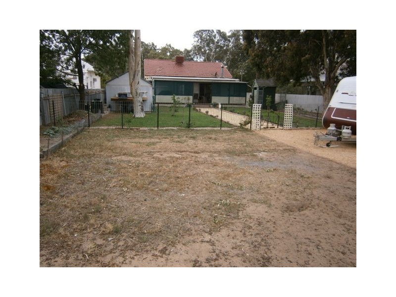 8 Craig Avenue, Warracknabeal VIC 3393