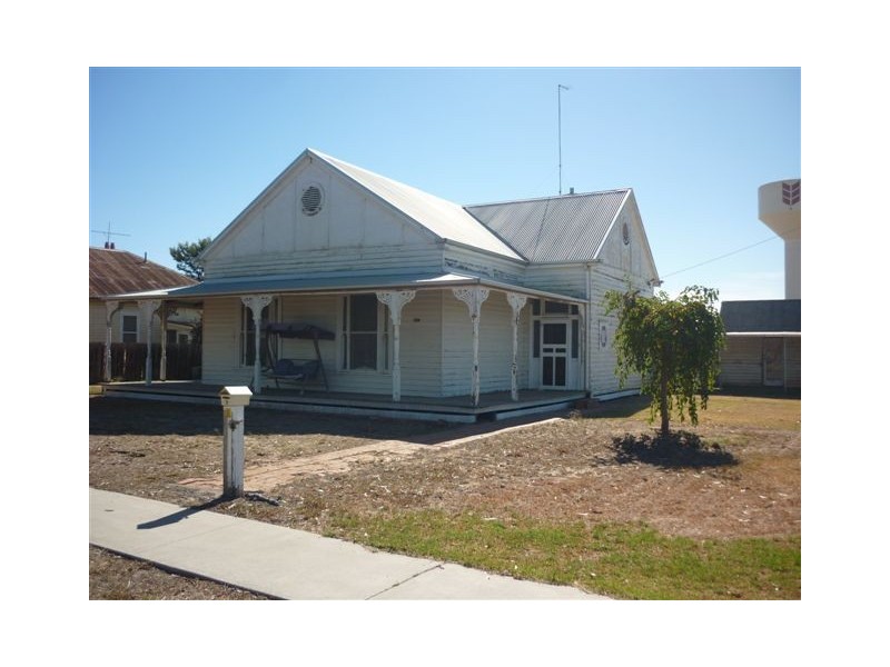 56 Lyle Street, Warracknabeal VIC 3393