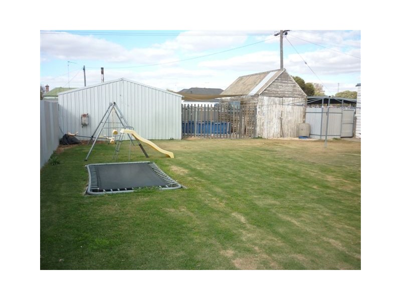 56 Lyle Street, Warracknabeal VIC 3393