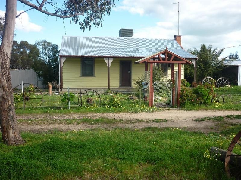 23 Arnold St, Warracknabeal VIC 3393