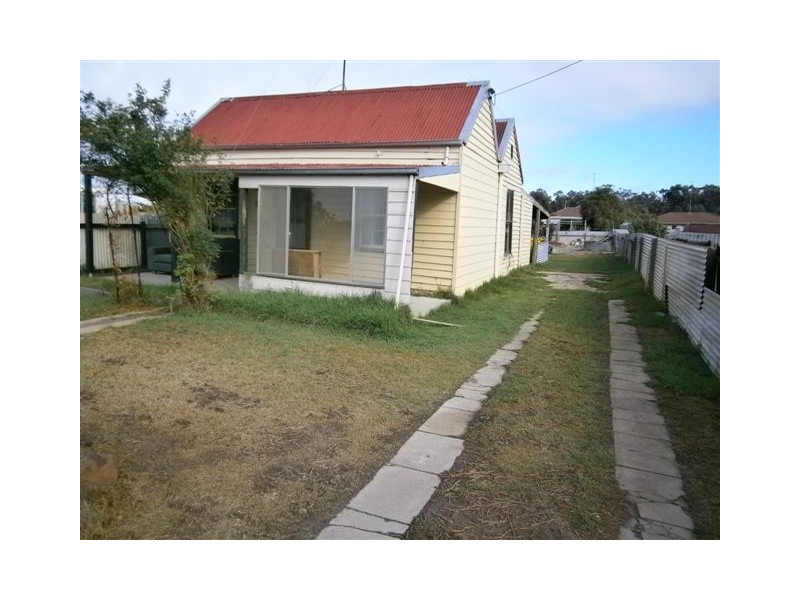 12 Molyneaux Street, Warracknabeal VIC 3393