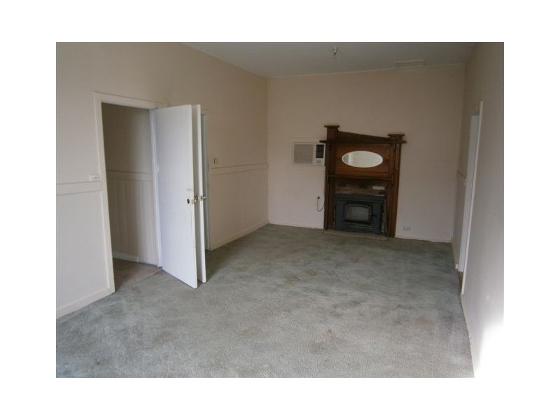 12 Molyneaux Street, Warracknabeal VIC 3393