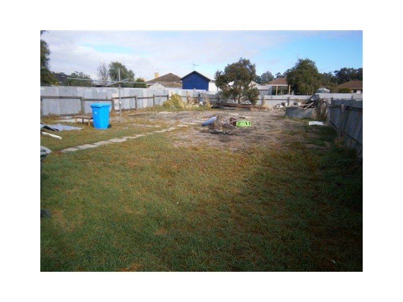 12 Molyneaux Street, Warracknabeal VIC 3393