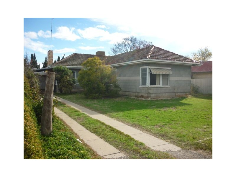 54 Devereux Street, Warracknabeal VIC 3393