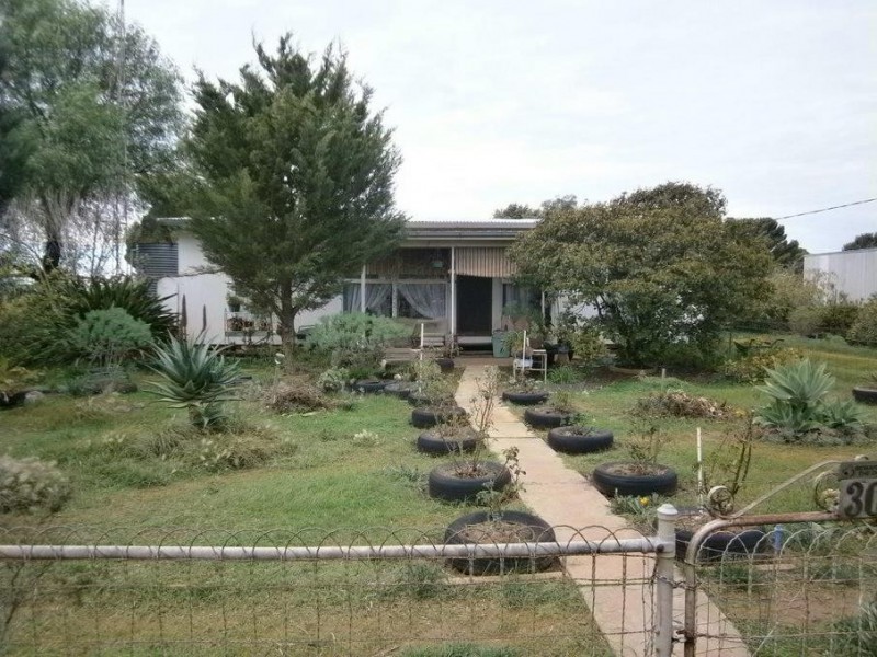30 Church Street, Woomelang VIC 3485