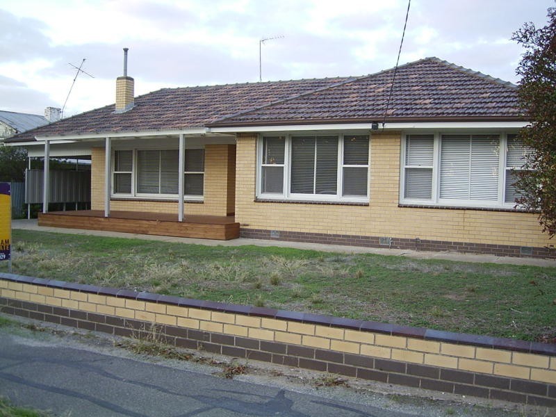 13 Scott Street, Warracknabeal VIC 3393