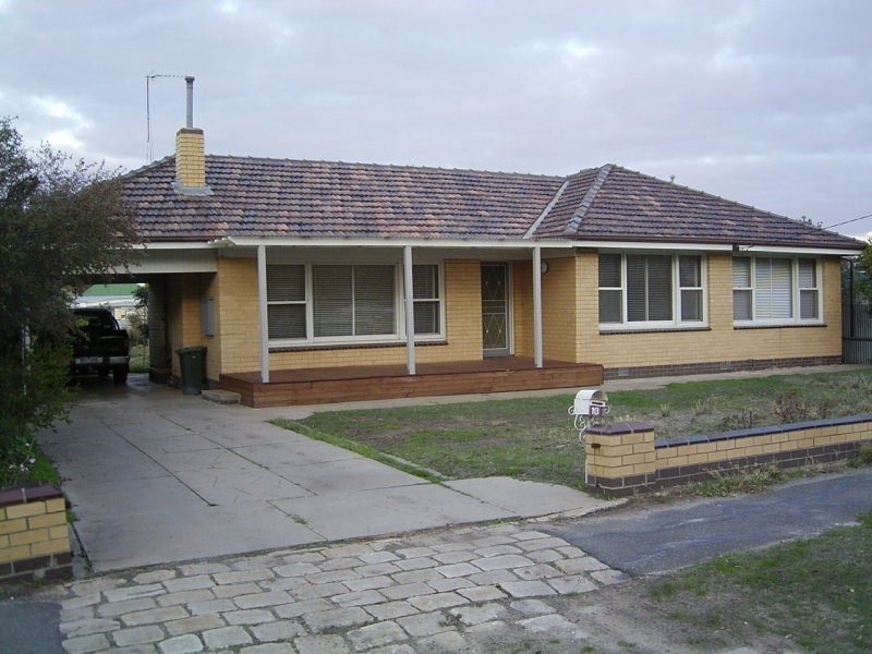 13 Scott Street, Warracknabeal VIC 3393