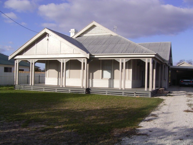 10 Davis Avenue, Nhill VIC 3418