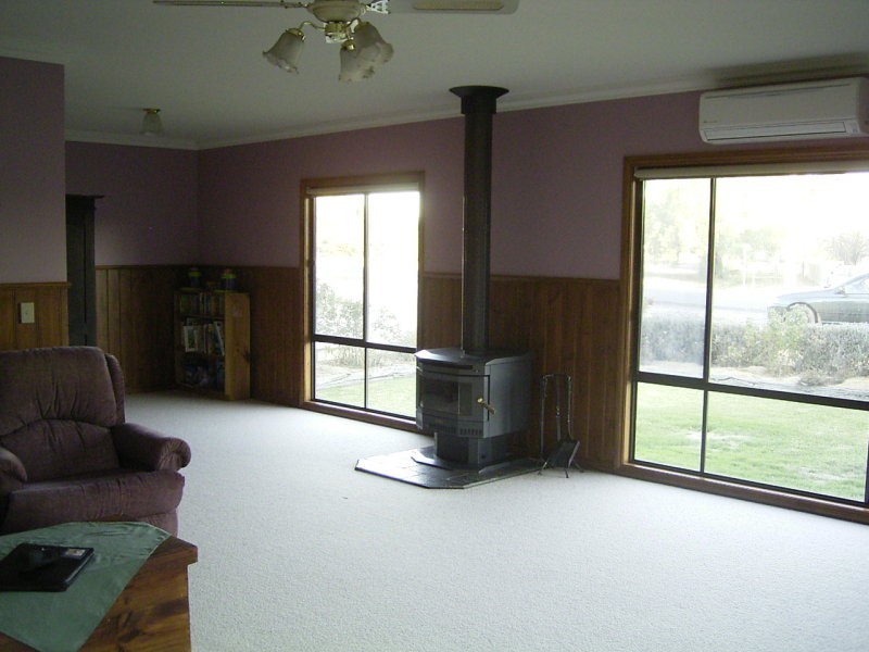 18 Kelsall Street, Warracknabeal VIC 3393
