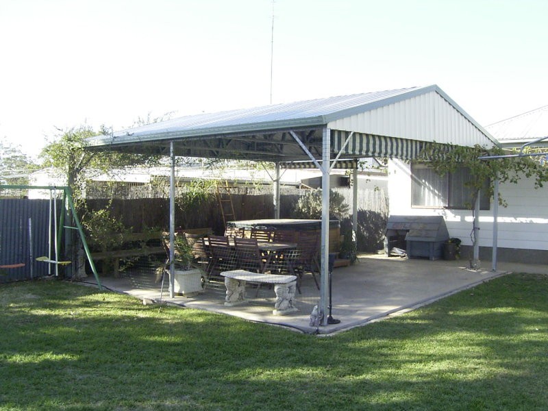 18 Kelsall Street, Warracknabeal VIC 3393