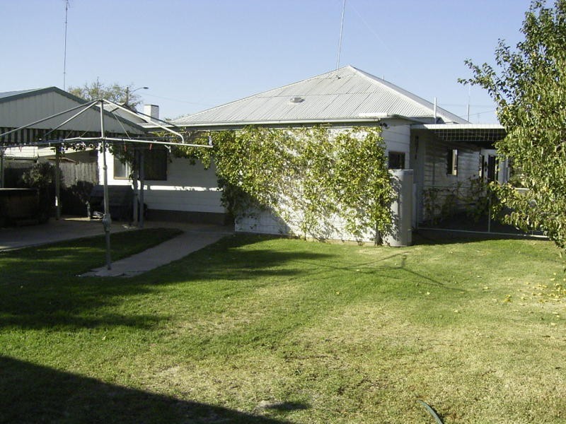 18 Kelsall Street, Warracknabeal VIC 3393