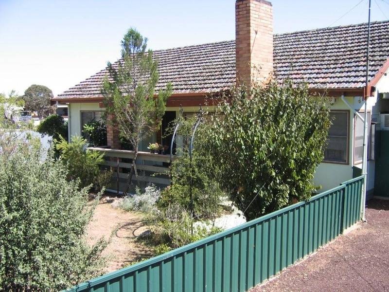 24 Dimboola Road, Warracknabeal VIC 3393