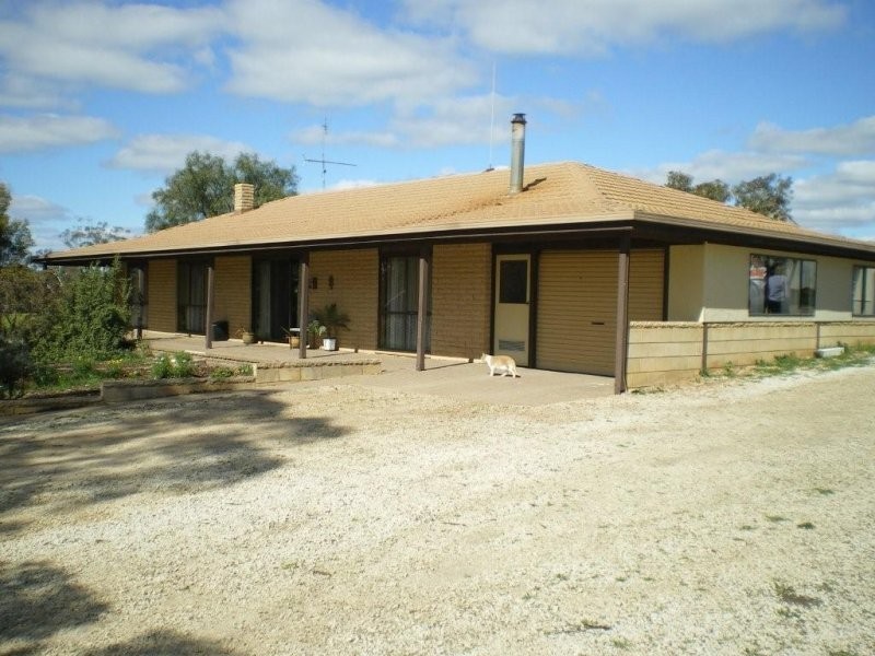 1520 Cannun Five Chain Road, Warracknabeal VIC 3393