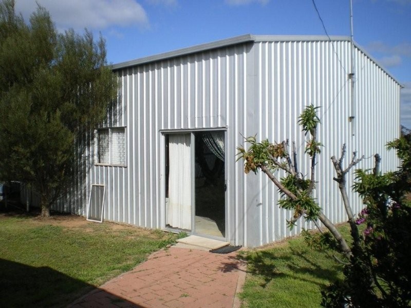 19 Arnold Street, Warracknabeal VIC 3393