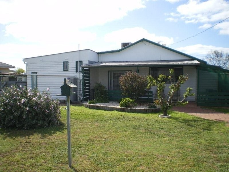 19 Arnold Street, Warracknabeal VIC 3393