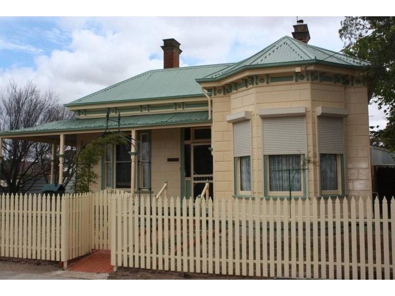 38 Woolcock Street, Warracknabeal VIC 3393