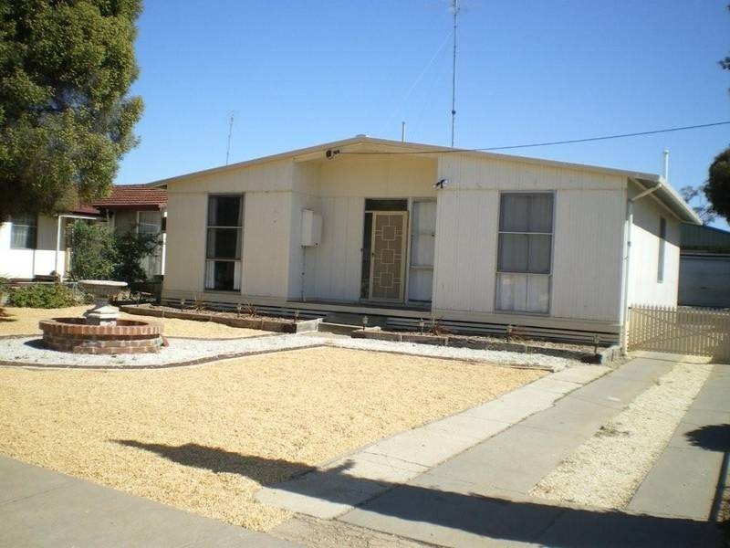 28 Gould Street, Warracknabeal VIC 3393