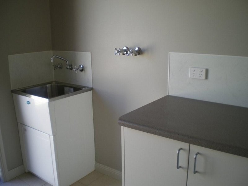 2/12 Jamouneau Street, Warracknabeal VIC 3393