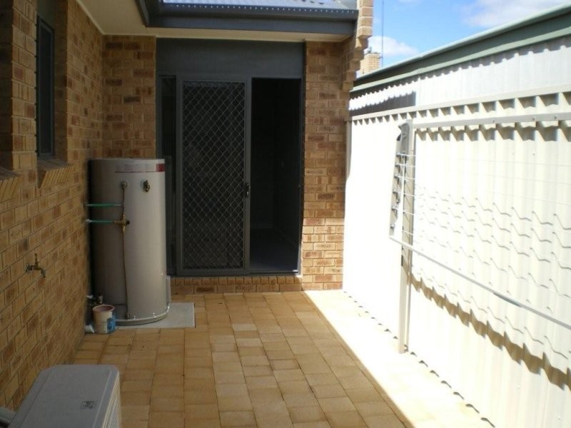 2/12 Jamouneau Street, Warracknabeal VIC 3393