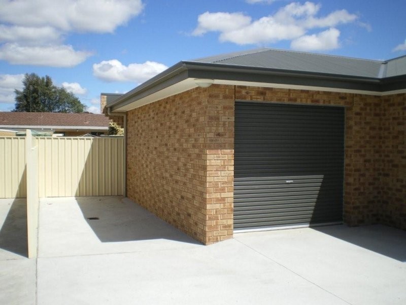 2/12 Jamouneau Street, Warracknabeal VIC 3393