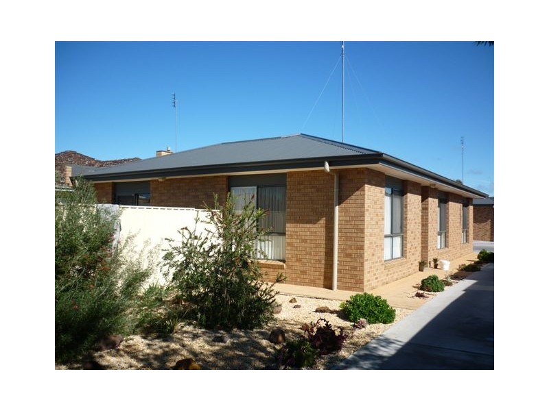 2/12 Jamouneau Street, Warracknabeal VIC 3393