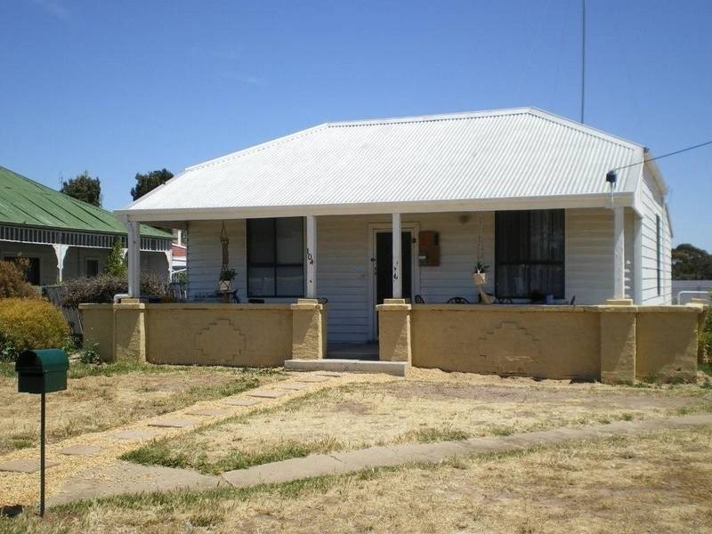 104 Anderson Street, Warracknabeal VIC 3393