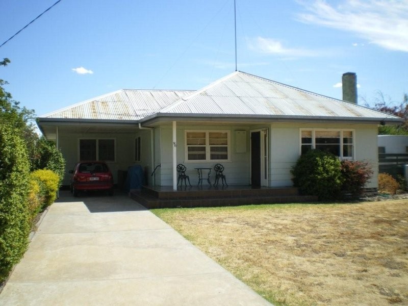 96 Craig Avenue, Warracknabeal VIC 3393