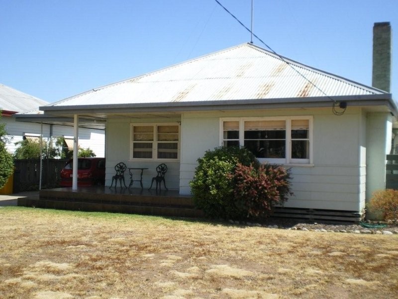 96 Craig Avenue, Warracknabeal VIC 3393