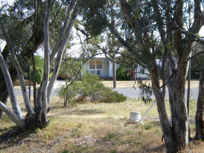 96 Craig Avenue, Warracknabeal VIC 3393