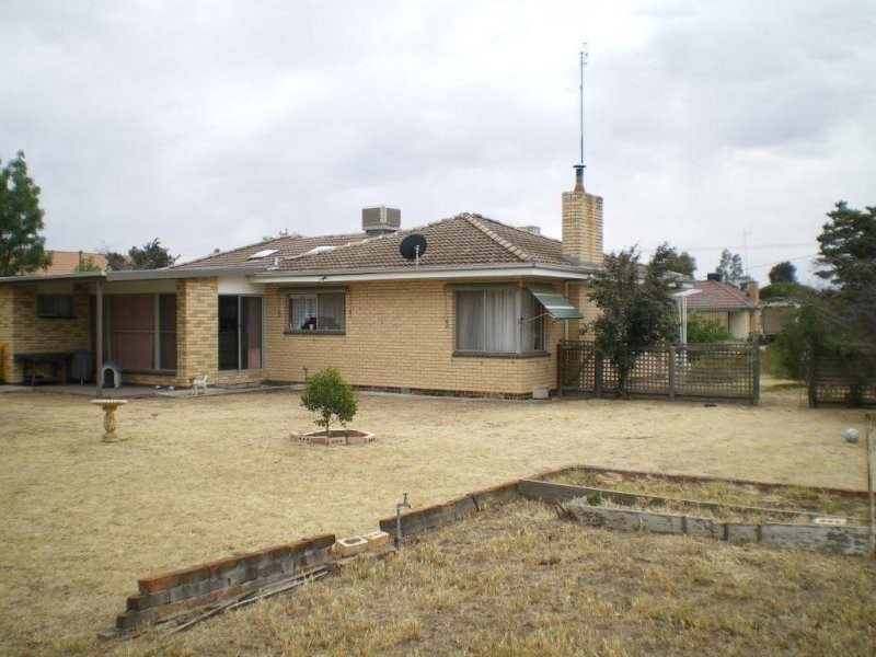 118 Jamouneaux Street, Warracknabeal VIC 3393