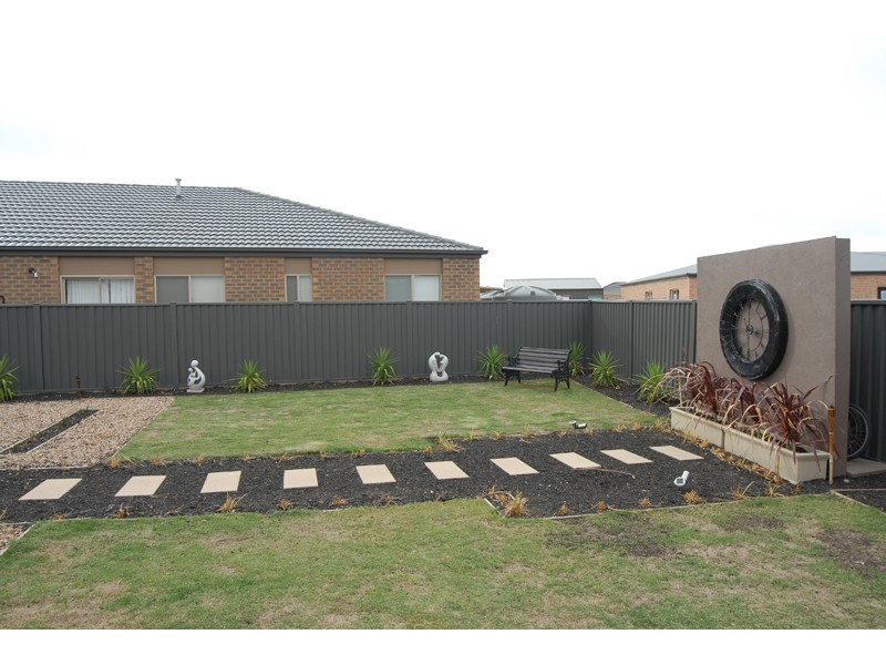 13 Dartmoor Court, Alfredton VIC 3350