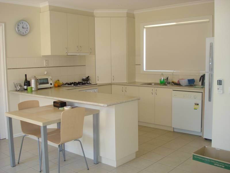 37 Ayrevale Avenue, Lake Gardens VIC 3355