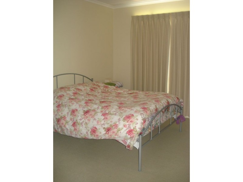 37 Ayrevale Avenue, Lake Gardens VIC 3355