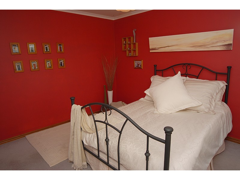 822 Chisholm Street, Black Hill VIC 3350