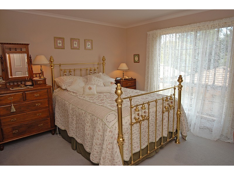 822 Chisholm Street, Black Hill VIC 3350