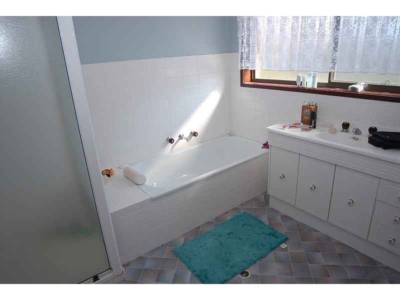 9 Ulswater Road, Wendouree VIC 3355