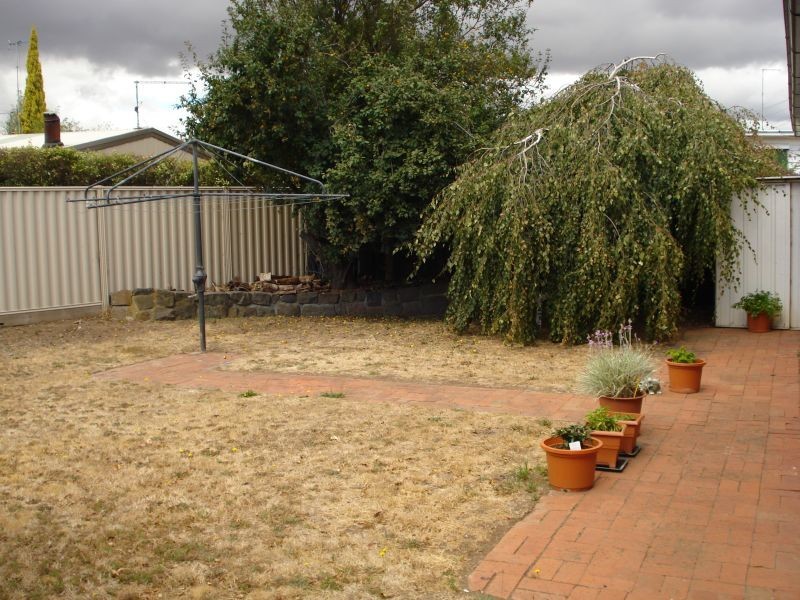 2/13 Iona Drive, Delacombe VIC 3356