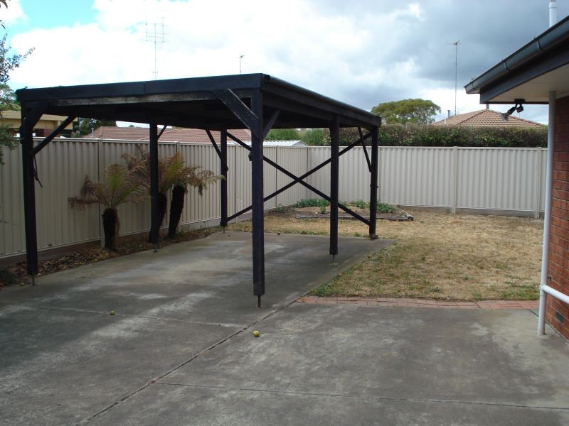 2/13 Iona Drive, Delacombe VIC 3356